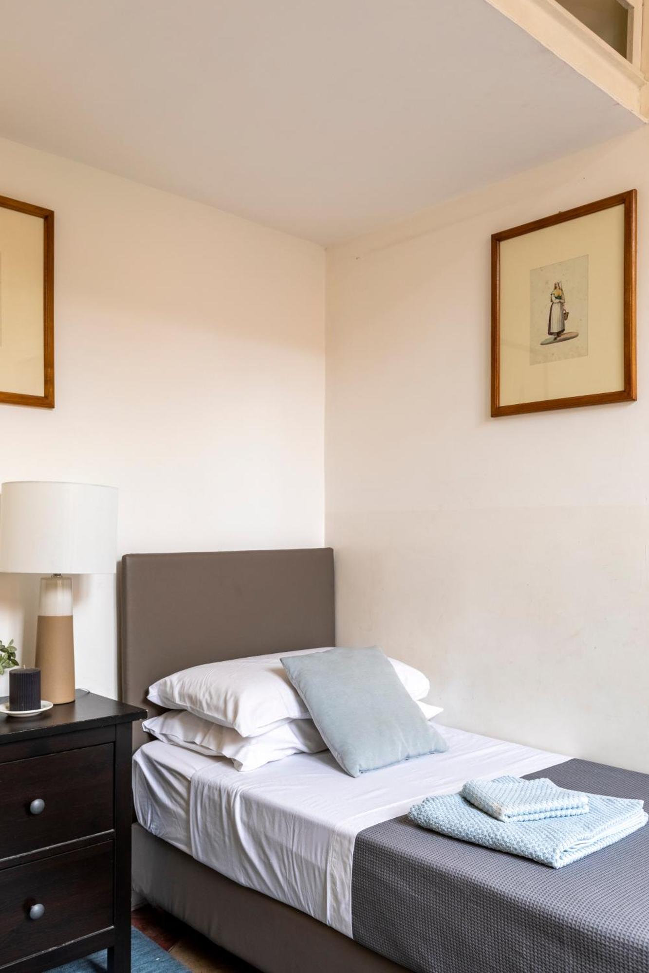 Colosseo Apartment- Heart Of Rione Monti Rome Exterior photo